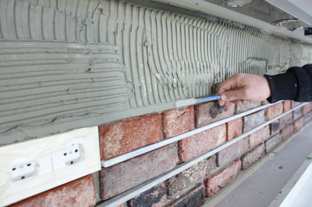 Fliesenspiegel in Küche mit Klinkerriemchen - Verarbeitung