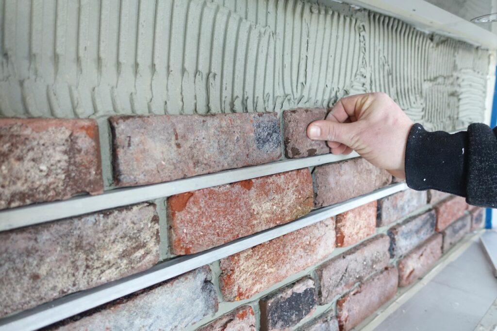 Fliesenspiegel in Küche mit Klinkerriemchen - Verarbeitung